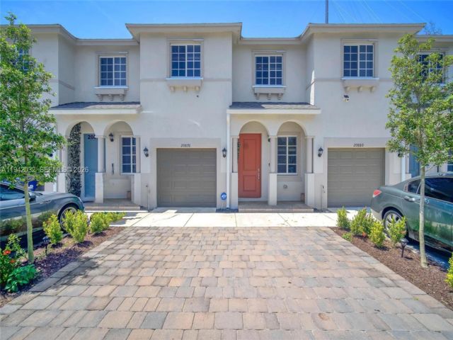  4 BR,  3.00 BTH &nbsp; style home in Miami