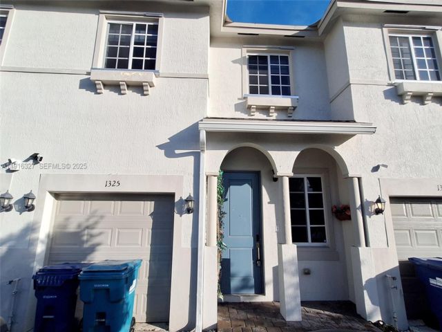  4 BR,  3.00 BTH &nbsp; style home in Miami