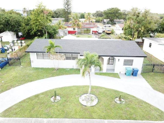  4 BR,  1.00 BTH &nbsp; style home in Miami