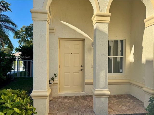  3 BR,  2.50 BTH &nbsp; style home in Weston
