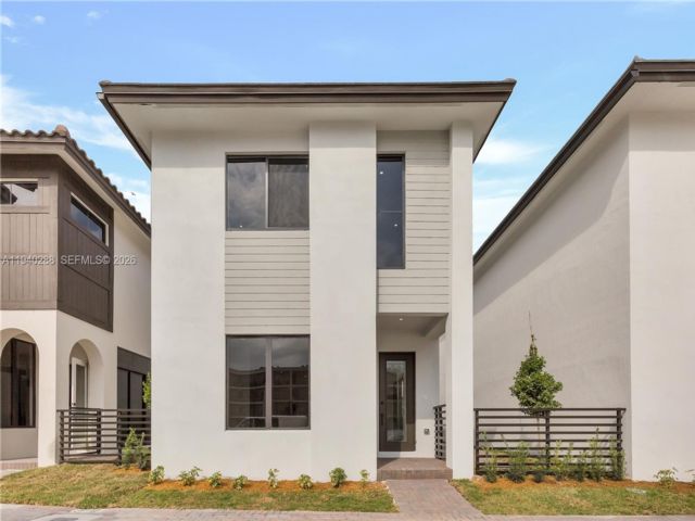  3 BR,  2.50 BTH &nbsp; style home in Medley