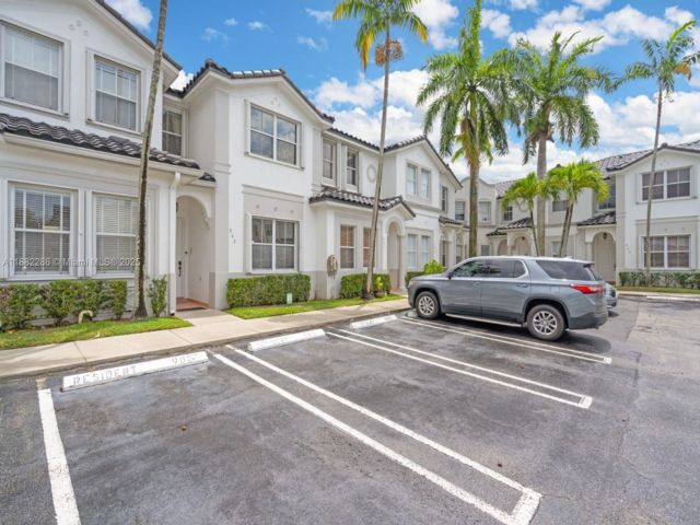  4 BR,  3.00 BTH &nbsp;Townhouse style home in Medley