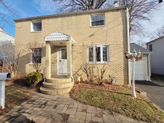  3 BR,  1.50 BTH &nbsp;Colonial style home in Union