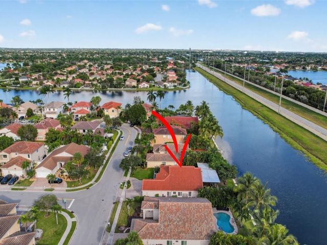  4 BR,  2.00 BTH &nbsp; style home in Hollywood