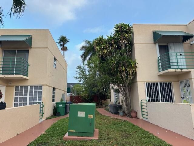  3 BR,  3.00 BTH &nbsp; style home in Miami