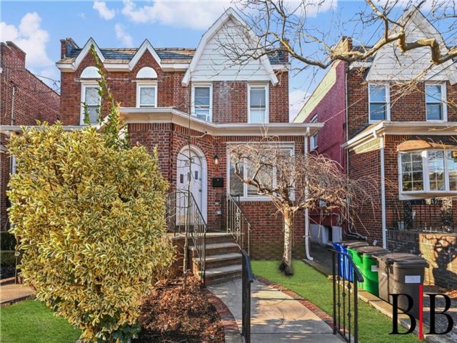  4 BR,  4.00 BTH &nbsp;Single family style home in Marine Park