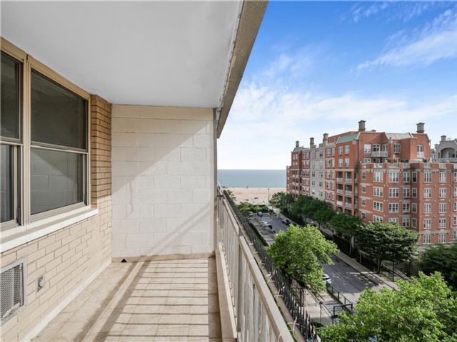  2 BR,  1.00 BTH &nbsp;Co-op style home in Brighton Beach