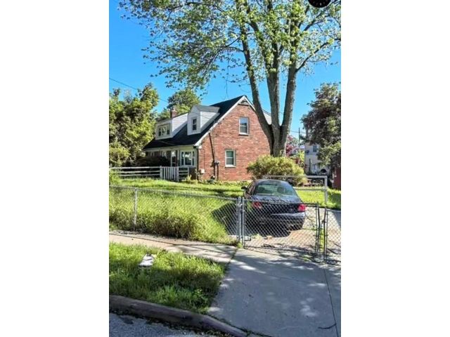 Studio,  0.00 BTH &nbsp;Multi-family style home in Clifton