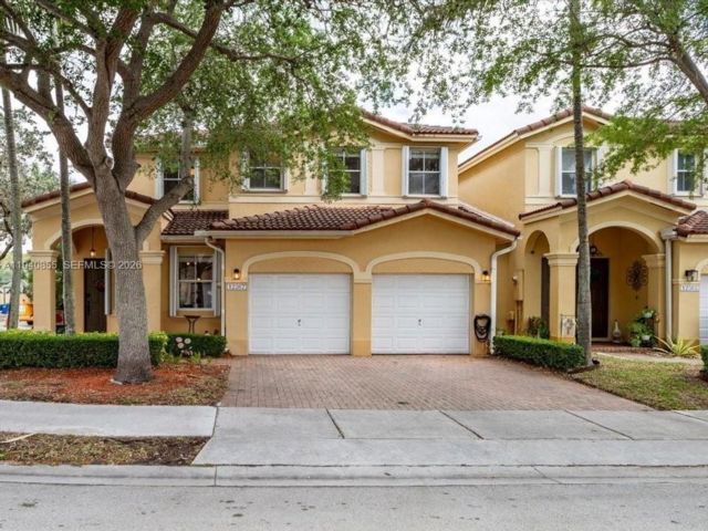  4 BR,  3.00 BTH &nbsp;Townhouse style home in Miami