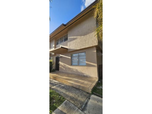  4 BR,  2.50 BTH &nbsp; style home in Miami