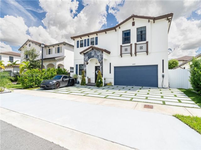  5 BR,  2.50 BTH &nbsp; style home in Miami