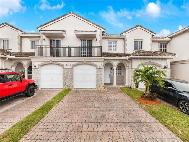  4 BR,  2.50 BTH &nbsp;Townhouse style home in Miami