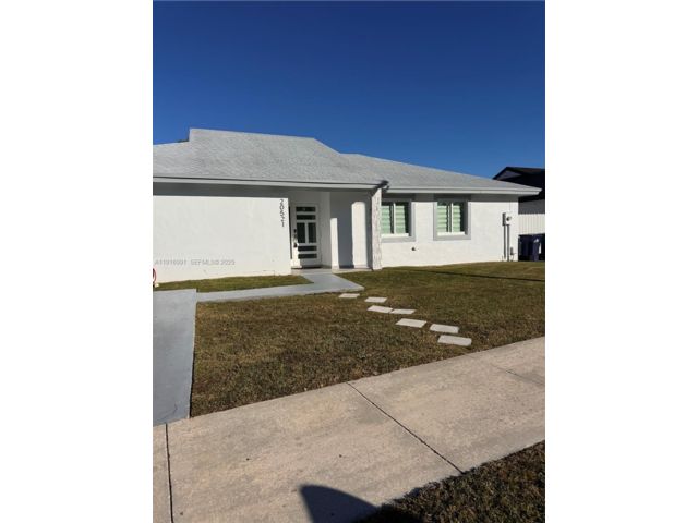  3 BR,  2.00 BTH &nbsp;Other style home in Miami