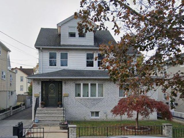  3 BR,  1.50 BTH &nbsp; style home in North Arlington