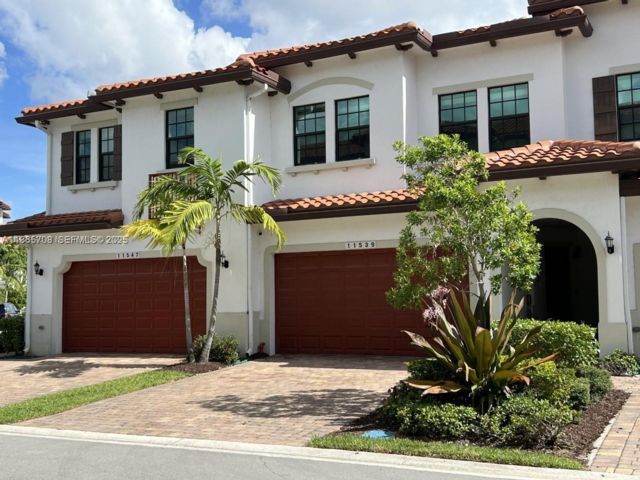  3 BR,  2.50 BTH &nbsp;Townhouse style home in Pembroke Pines