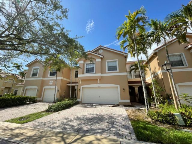  4 BR,  2.50 BTH &nbsp; style home in Miramar
