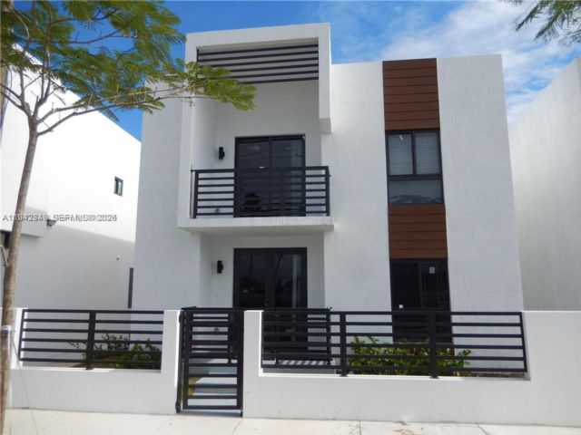  3 BR,  3.00 BTH &nbsp; style home in Miami