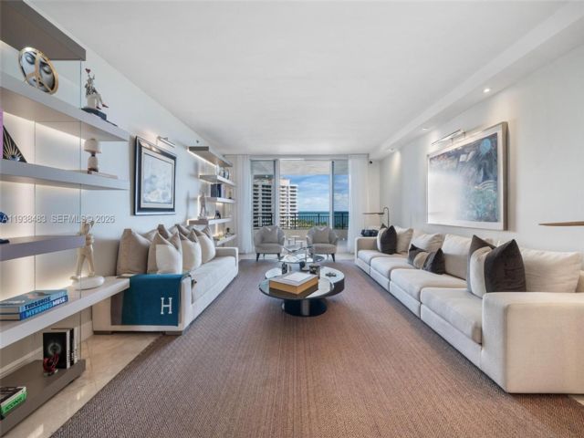  3 BR,  4.50 BTH &nbsp; style home in Key Biscayne