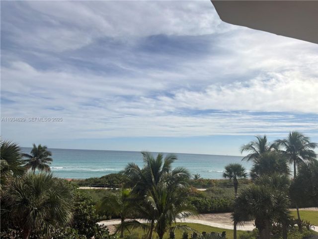  2 BR,  2.50 BTH &nbsp; style home in Surfside