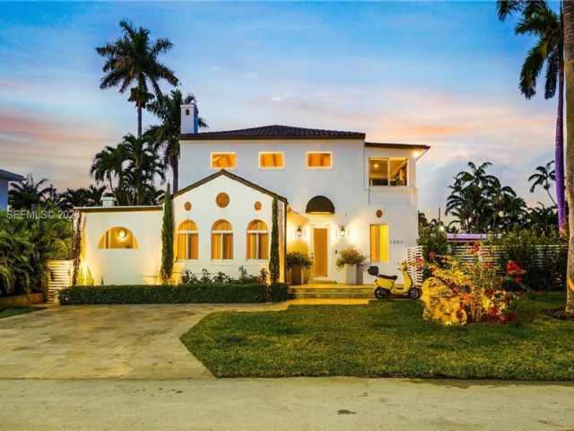  4 BR,  4.00 BTH &nbsp; style home in Miami