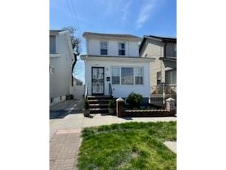  4 BR,  4.00 BTH &nbsp;Single family style home in Jamaica