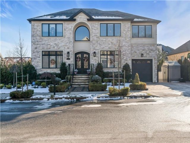  4 BR,  4.00 BTH &nbsp;Single family style home in Butler Manor