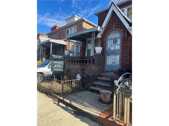  3 BR,  2.00 BTH &nbsp;Single family style home in East Flatbush