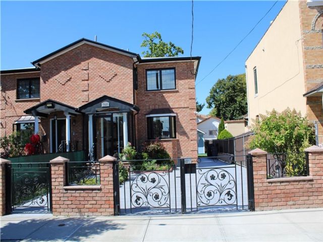  3 BR,  3.00 BTH &nbsp;Single family style home in Bergen Beach