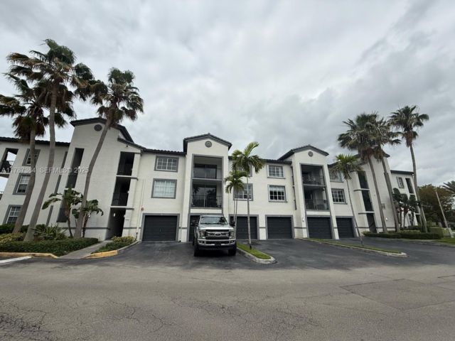  2 BR,  2.00 BTH &nbsp; style home in Miami