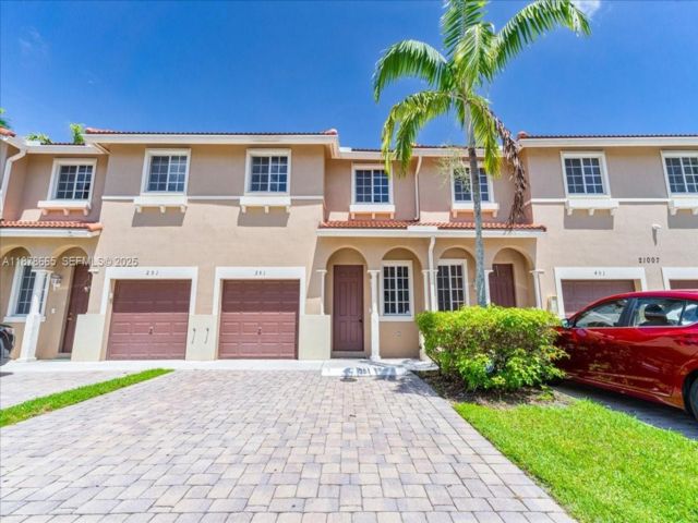  4 BR,  3.00 BTH &nbsp; style home in Miami