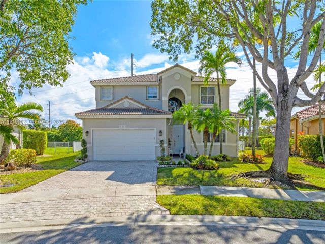  4 BR,  3.00 BTH &nbsp;European style home in Pembroke Pines