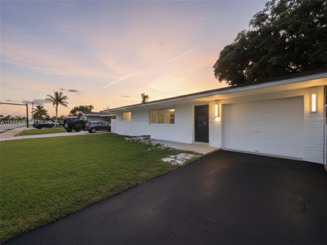  3 BR,  2.00 BTH &nbsp; style home in Pembroke Pines