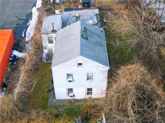  5 BR,  2.00 BTH &nbsp;Single family style home in Rosebank