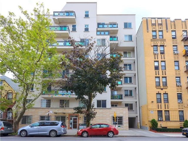  3 BR,  2.00 BTH &nbsp;Condominium style home in Bensonhurst