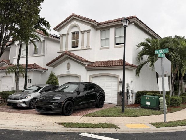  5 BR,  2.50 BTH &nbsp; style home in Miami