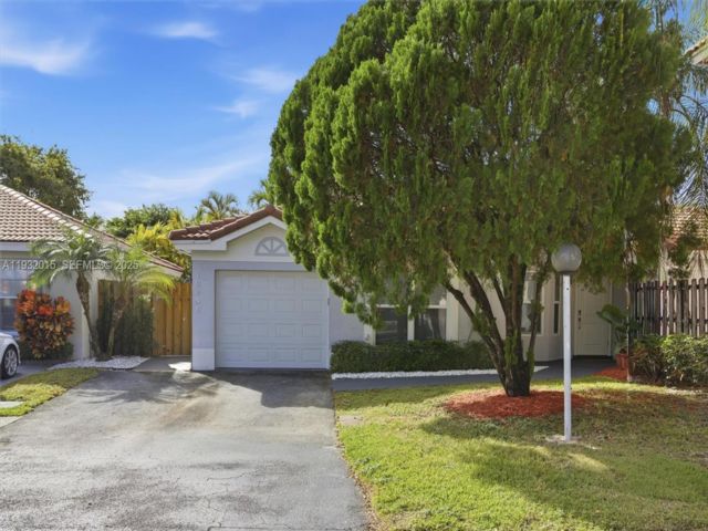  3 BR,  2.00 BTH &nbsp; style home in Miami