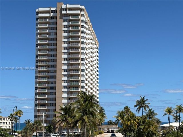 2 BR,  2.00 BTH &nbsp; style home in Hallandale Beach