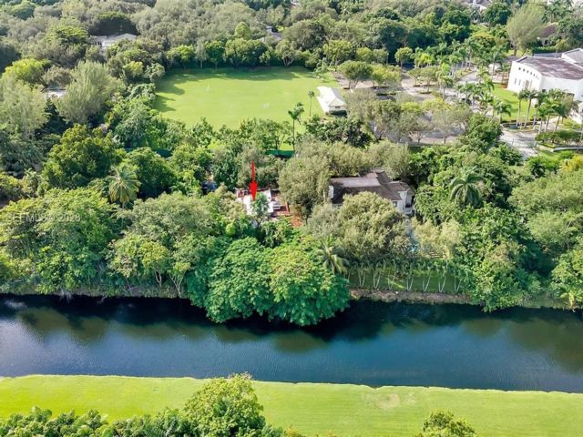  3 BR,  2.00 BTH &nbsp;Townhouse style home in South Miami