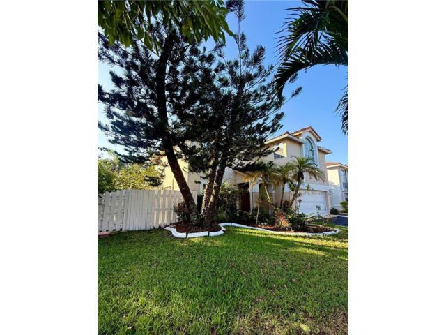  4 BR,  2.50 BTH &nbsp; style home in Sunrise