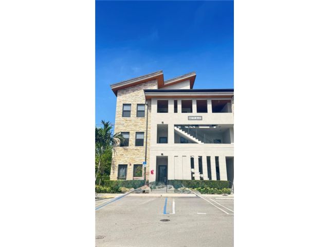  3 BR,  2.00 BTH &nbsp;Condo style home in Medley