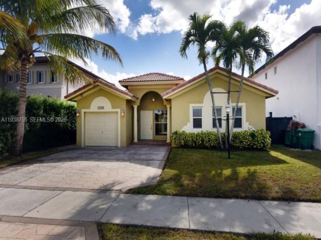  3 BR,  2.00 BTH &nbsp;Other style home in Miami
