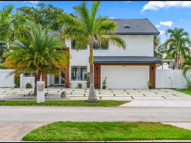  4 BR,  2.50 BTH &nbsp; style home in Hialeah