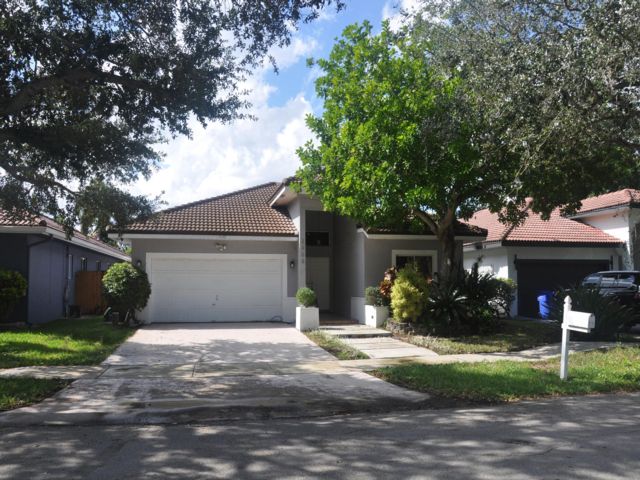  3 BR,  2.50 BTH &nbsp; style home in Hollywood