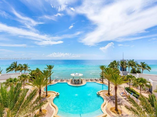  3 BR,  3.50 BTH &nbsp;Condo style home in Hollywood