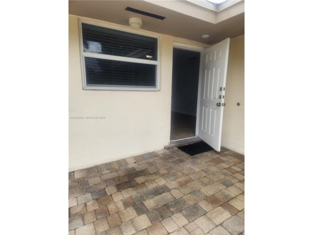  2 BR,  2.00 BTH &nbsp; style home in Miami