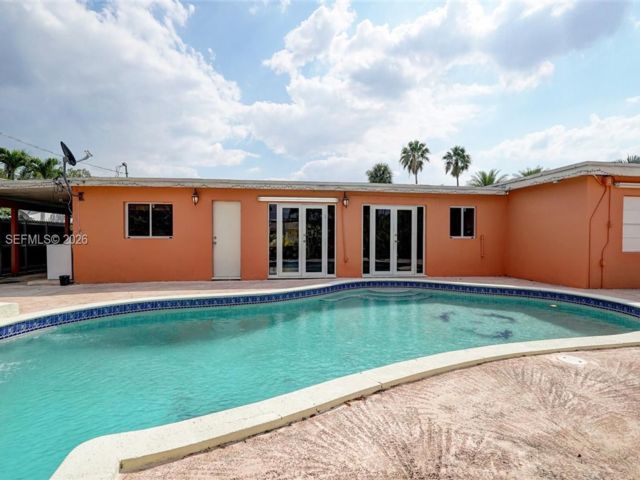  3 BR,  3.00 BTH &nbsp; style home in Hialeah