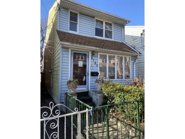  5 BR,  4.00 BTH &nbsp;Single family style home in Sheepshead Bay