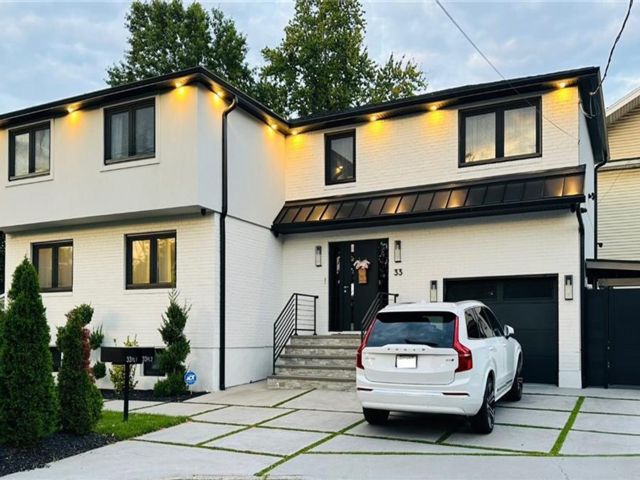  5 BR,  3.00 BTH &nbsp;Multi-family style home in Castleton Corner