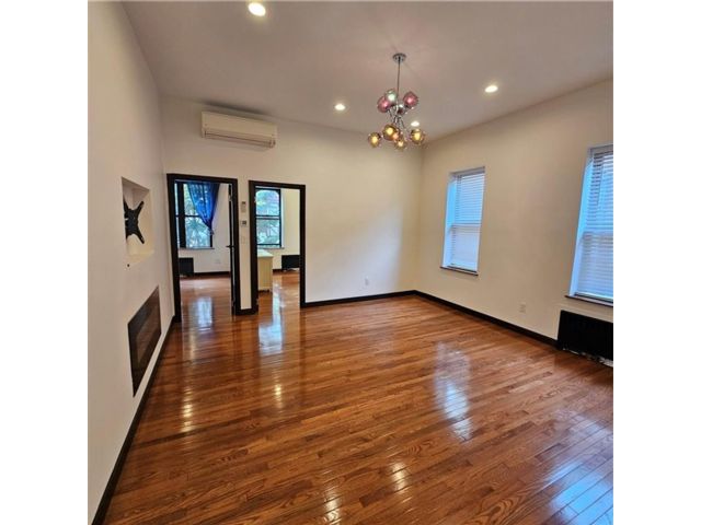  3 BR,  1.00 BTH &nbsp;Multi-family style home in Midwood