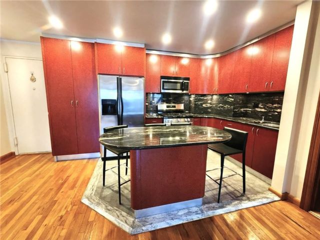  1 BR,  1.00 BTH &nbsp;Co-op style home in Midwood